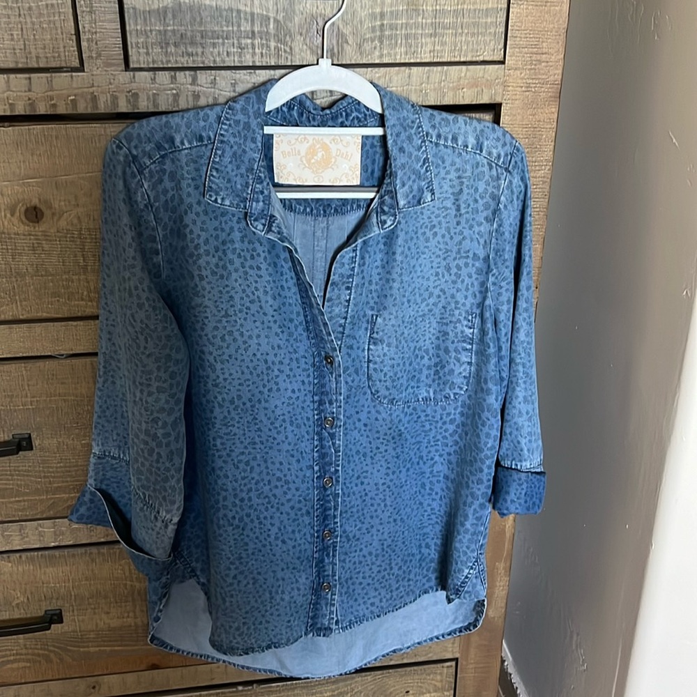 Chambray/denium color 3/4 length sleeve shirt